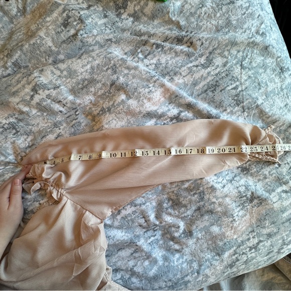 ASTR The Label Puff Sleeve Square Neck Top Sz M Blush Smocked Coquette Romantic - Picture 16 of 16